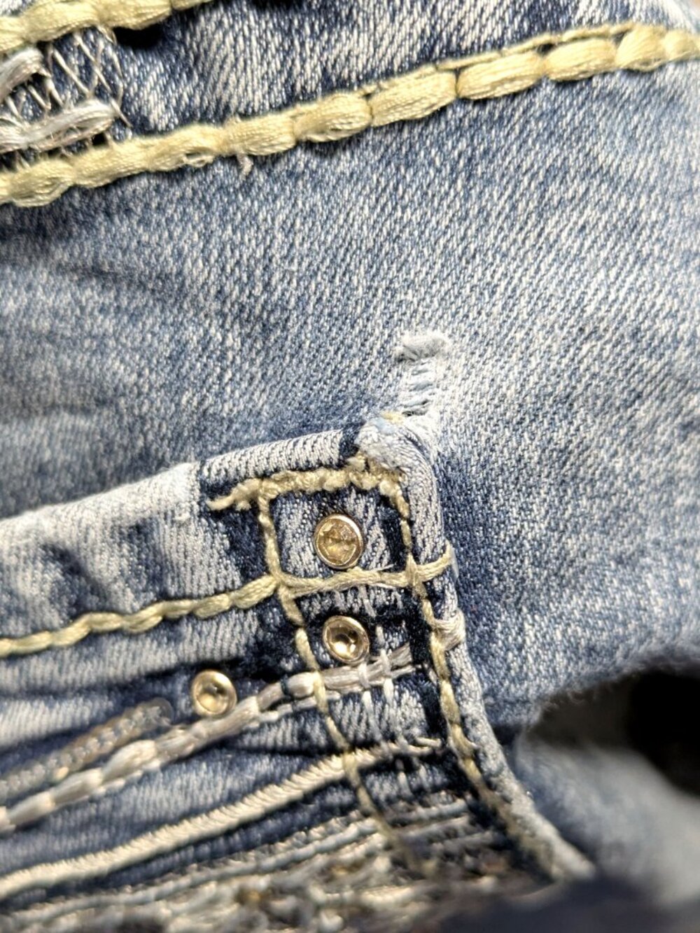 Maurices Womens Distressed Capri Jeans Light Wash Embellished Pockets 18 REG - Picture 7 of 7